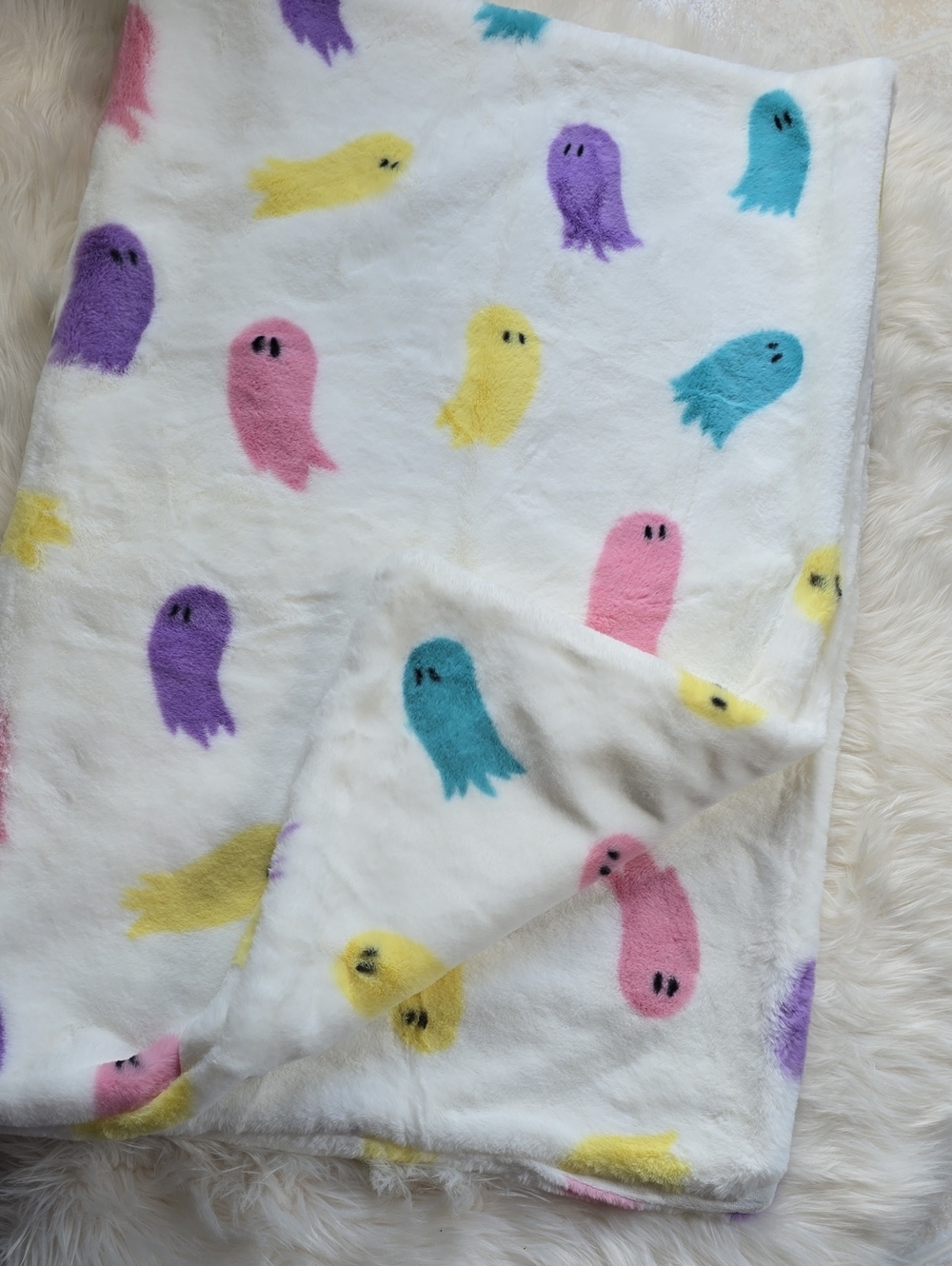 Plush Throw Blanket with Pastel Ghost Print
